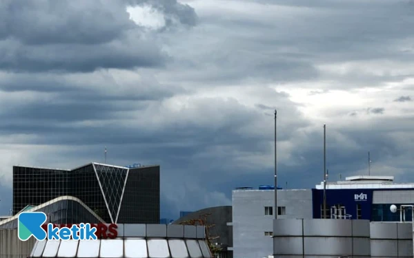 Thumbnail Berita - Kota Surabaya dan Magetan Diguyur Hujan Ringan 8 November 2025, Cek Info Cuaca Jawa Timur