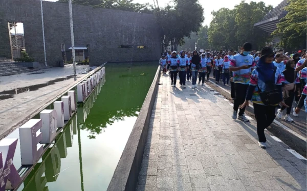 Thumbnail Berita - 'Mlaku Bareng' di Kediri Jadi Lautan Manusia, Wali Kota Vinanda: Momentum Kenalkan Potensi Daerah