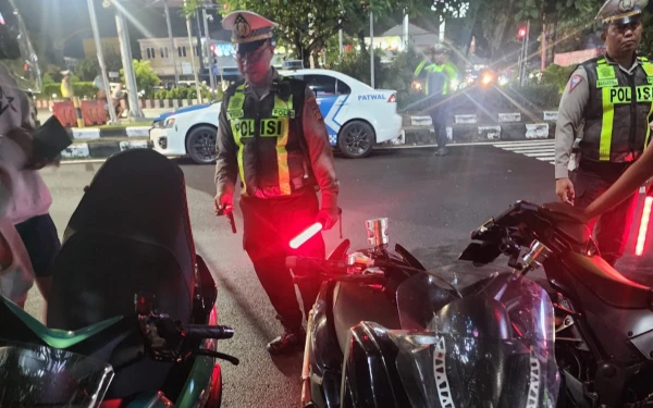 Thumbnail Berita - 19 Motor Knalpot Brong dan Tanpa TNKB Diamankan Sat Lantas Polresta Denpasar Saat Patroli Balap Liar