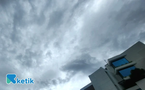 Thumbnail Berita - Cuaca Kota Surabaya 9 November 2025 Diprakirakan Hujan Ringan, Begitu Juga Kota Malang