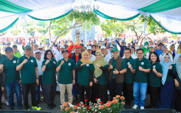 Thumbnail Berita - Dies Natalis UNAIR! Khofifah Ungkap Peran Vital Dokter Alumni Mewujudkan Indonesia Sehat