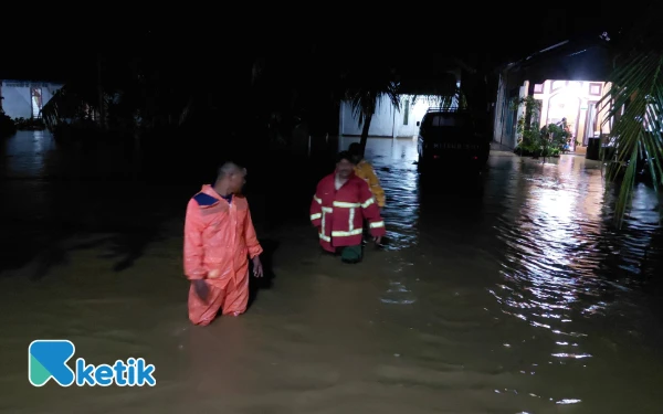 Thumbnail Berita - Plt Kalak BPBK Abdya Tinjau Lokasi Banjir di Lhung Tarok, Warga Diminta Tetap Waspada