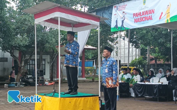 Thumbnail Berita - Pimpin Upacara Hari Pahlawan, Camat Comal Bacakan Amanat Mensos