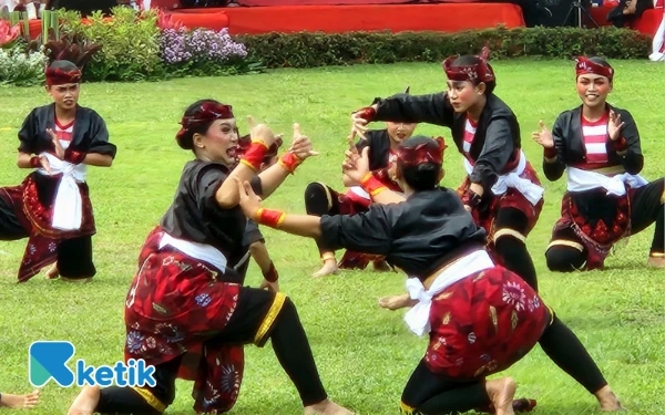 Thumbnail Berita - Semarak Hari Pahlawan, Drama Tari Kolosal “Wiratmadja East Java” Warnai Tugu Pahlawan