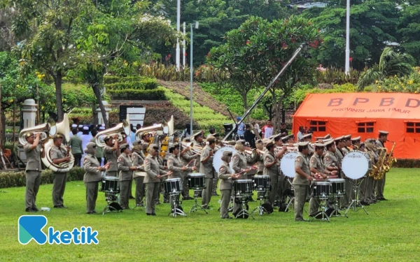 Thumbnail Berita - Meriah dan Penuh Semangat! Korsik Satpol PP Jatim Warnai Upacara Hari Pahlawan 2025