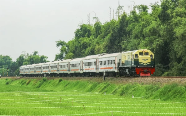 Thumbnail Berita - Tiket Kereta Api Libur Nataru Sudah Bisa Dipesan! Ini Tips dari KAI Daop 7 Madiun