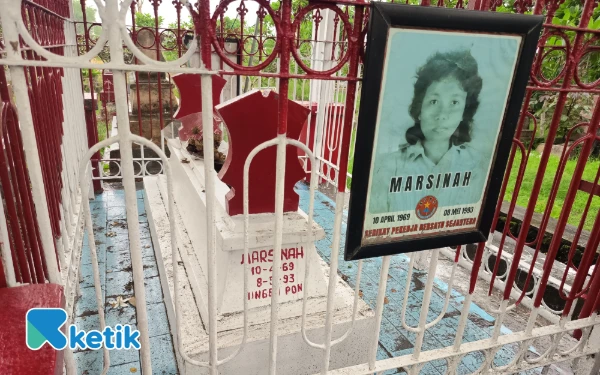 Thumbnail Berita - [FOTO] Mengunjungi Makam Marsinah di Nganjuk, Pejuang Buruh yang Dianugerahi Gelar Pahlawan Nasional