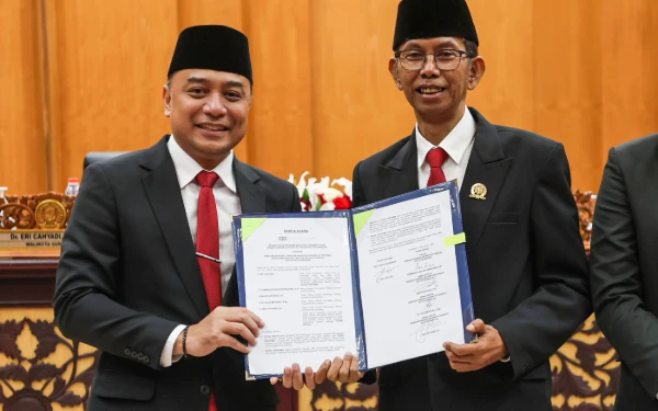 Thumbnail Berita - Tok! Pemkot Surabaya dan DPRD Surabaya Sepakat Raperda APBD 2026 Rp12,7 Triliun