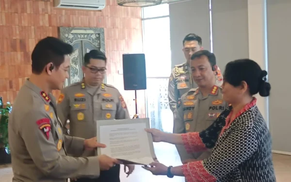 Thumbnail Berita - Desak Usut Kasus Kekerasan Jurnalis, Koalisi Jurnalis Bali Serahkan Petisi ke Kapolda