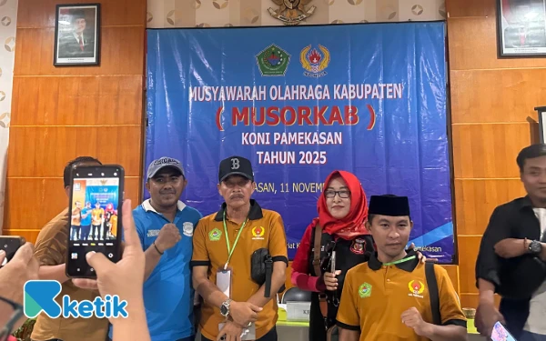 Thumbnail Berita - H Faruk Ali Resmi Nahkodai KONI Pamekasan, Tokoh Pemuda Sampang: Semoga Bawa Semangat Baru Olahraga Daerah