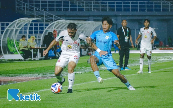 Thumbnail Berita - Widodo Cahyono Putro Protes Keras ke Wasit Usai Deltras Tumbang 1-2 Lawan Persela