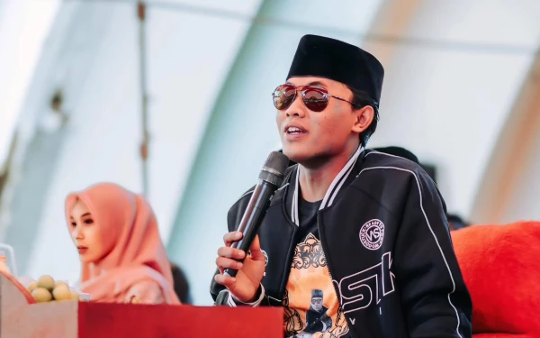 Thumbnail Berita - Tanggapi Video Viral Gus Elham, Kemenag: Perbuatan Tidak Pantas