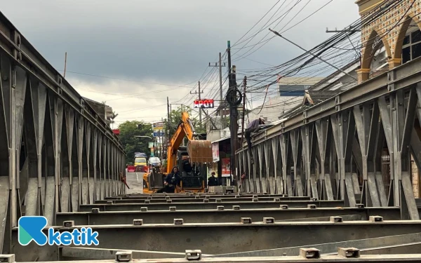 Thumbnail Berita - Progres Pemasangan Jembatan Bailey Sonokembang Capai 70 Persen