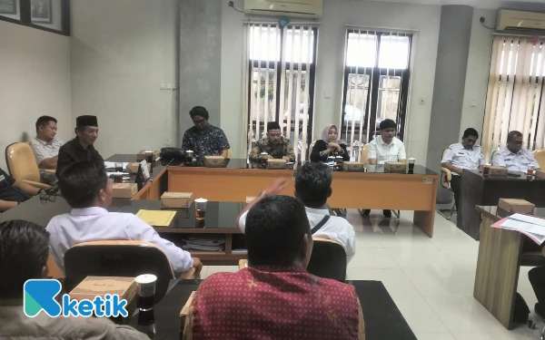 Thumbnail Berita - Komisi III DPRD Blitar Fasilitasi Audiensi Warga Krisik-BPN, Dorong Percepatan Penyelesaian Sertifikat PTSL