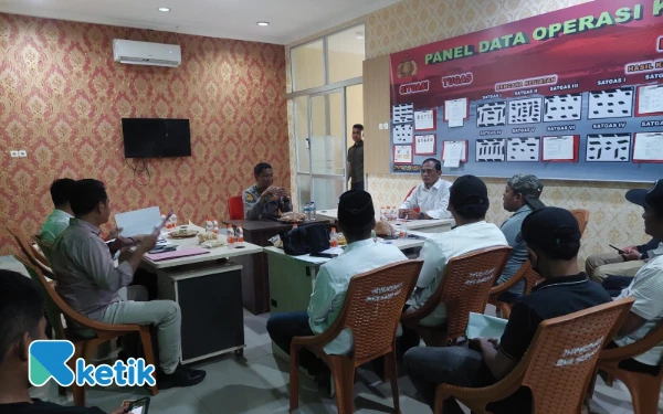 Thumbnail Berita - LPK Trankonmasi Jatim Desak Polres Sampang Transparan Tangani Kasus Dugaan Minyak Curah Ilegal di Sokobanah