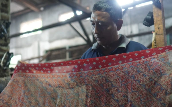 Thumbnail Berita - Perajin Batik Asli Pekalongan Berharap Tetap Lestari di Tengah Gempuran Industri Printing