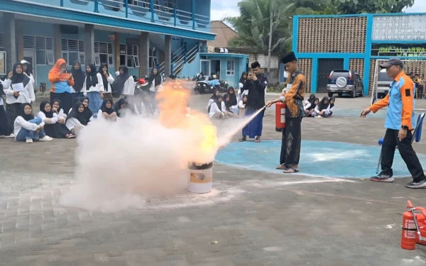 Thumbnail Berita - BPBD Jatim Gelar SPAB di 3 Pondok Pesantren Malang, Wujudkan Pesantren Tangguh Bencana