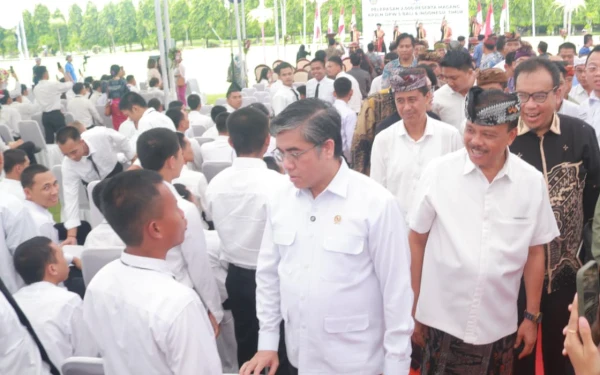 Thumbnail Berita - Menaker Yassierli Lepas 2.183 Peserta Magang Asal Bali ke Jepang