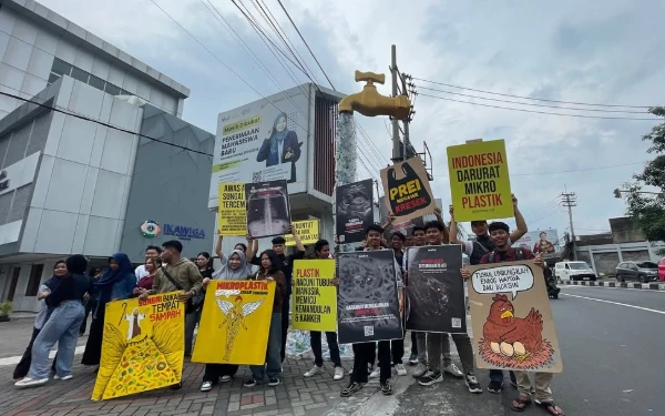 Thumbnail Berita - Malang Dikepung Mikroplastik, Aktivis Lingkungan Hidup Desak Adanya Regulasi Pembatasan Plastik Sekali Pakai
