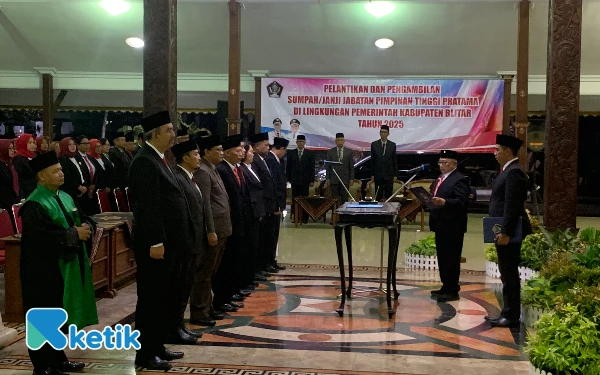 Thumbnail Berita - Bupati Blitar Lantik Pejabat JPT Pratama, Tegaskan Jabatan Bukan Hadiah tapi Amanah Besar