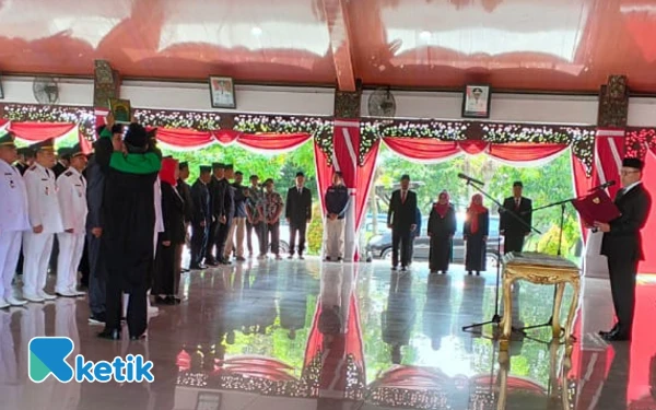 Thumbnail Berita - Ini Nama-nama Pejabat Pemkab Sampang yang Dimutasi dan Dirotasi Hari Ini