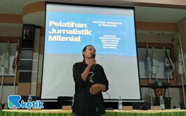 Thumbnail Berita - Cetak Reporter Muda dari Lingkungan Sekolah, Rumah Jurnalis Hadir di SMKN 1 Pacitan