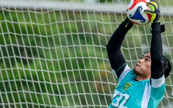 Thumbnail Berita - Ernando Ari Siap Bela Persebaya Lawan Arema FC, Siap Beri 3 Poin di Stadion GBT