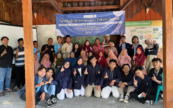 Thumbnail Dari Kampus untuk Peternak: BEM Unesa Gulirkan Inovasi Pakan Ternak