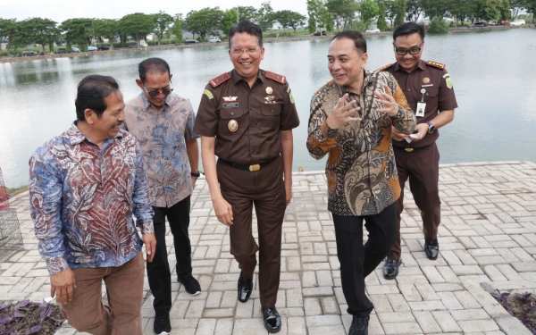 Thumbnail Berita - Aset Kembali, Pemkot Surabaya Jadikan Waduk Unesa Tempat Wisata Baru dan Tangkal Banjir