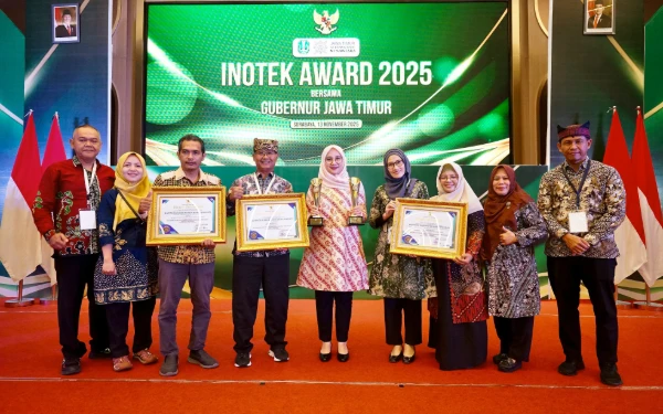 Thumbnail Berita - Banyuwangi Borong 3 Penghargaan Inotek Award 2025, Dari Inovasi Kelor hingga Klik Sekati
