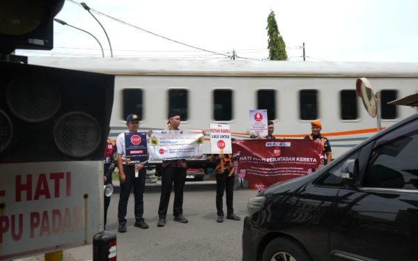 Thumbnail Berita - Kecelakaan Turun 19 Persen, KAI Daop 8 Surabaya Terus Gencarkan Edukasi Keselamatan