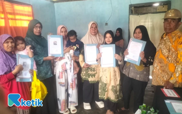 Thumbnail Berita - Pemdes Sambiki Bersama PKK Berikan Gizi 180 Balita Dan Sertifikat Imunisasi Dasar