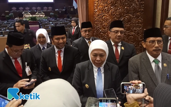 Thumbnail Berita - Rapat Paripurna DPRD Jatim Sepakati APBD Pemprov Jatim Tahun 2026 Sebesar Rp26,3 Triliun