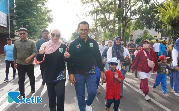 Thumbnail Berita - ‎Nurochman Ajak Masyarakat Hidup Sehat Melalui Mlaku Sedoyo Sehat