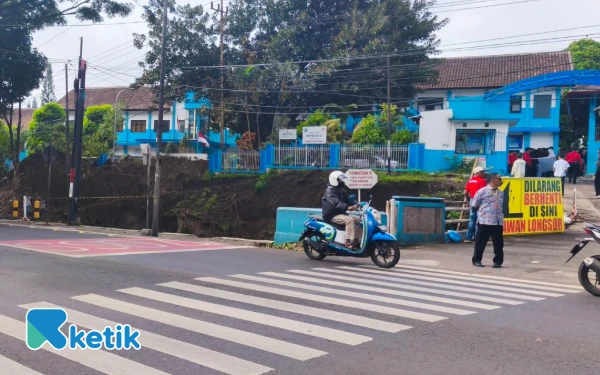 Thumbnail Berita - Jalan Ir Soekarno Kota Batu Ditutup Total Lima Hari, Pemasangan Box Culvert Dimulai Malam Ini