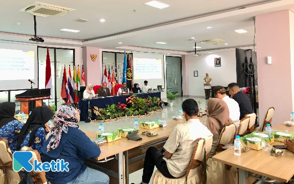 Thumbnail Berita - Gak Omon-Omon! Dekan FISIP UB Bebaskan Hampir Rp5,7 Miliar Biaya Kuliah Tahun 2025, Misi Cerdaskan Kehidupan Bangsa