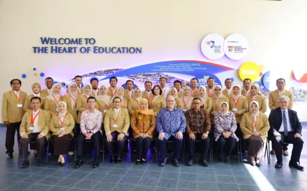 Thumbnail Berita - Gubernur Khofifah Tugaskan Disdik Jatim Terapkan Model Pendidikan NIE dan ITE West College Singapura