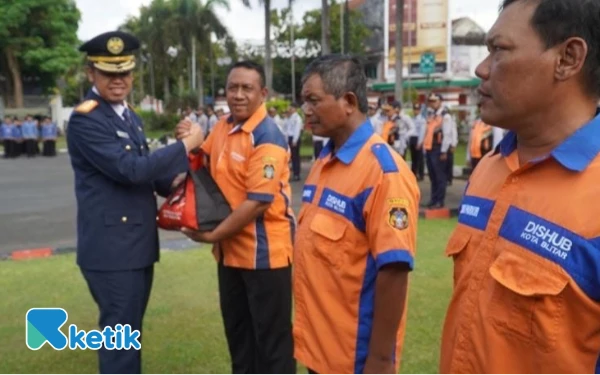 Thumbnail Berita - Pemkot Blitar Gelar Upacara Harhubnas 2025, Mas Ibbin Ajak Insan Transportasi Tingkatkan Pelayanan Publik
