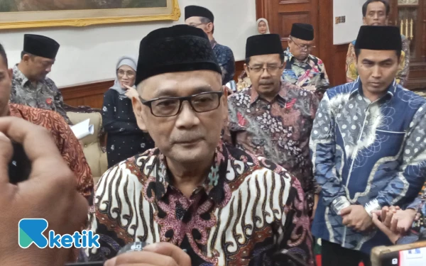 Thumbnail Berita - Umrah Mandiri Belum Diizinkan, Menteri Haji Tegaskan Jemaah Wajib Melalui Travel Resmi