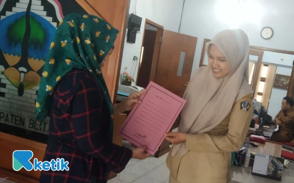 Thumbnail Berita - Warga Kemloko Laporkan Kades ke Bupati Blitar Gara-Gara Surat Ghaib Tak Kunjung Terbit