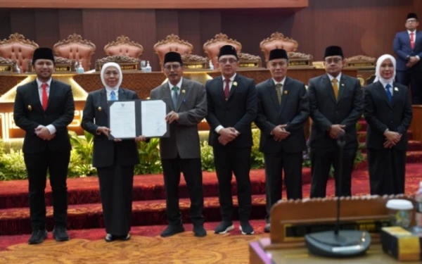 Ini Pendapat Akhir Raperda APBD 2026, 9 Fraksi DPRD Jatim  Soroti Restrukrisasi Fiskal dan Reformasi BUMD