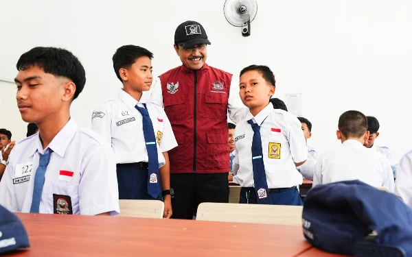 Thumbnail Berita - Guru SR Merapat! Siap-Siap "Cair", Mensos Gus Ipul Segera Teken Hak Tukin