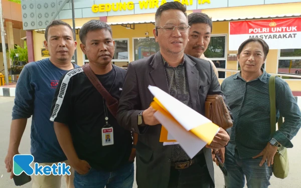 Thumbnail Berita - Jurnalis Laporkan AR ke Polrestabes Palembang, Dugaan Halangi Peliputan di Kejati Sumsel