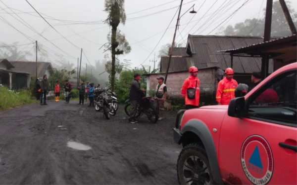 Thumbnail Berita - Gunung Semeru Erupsi, Gubernur Khofifah Minta Warga Segera ke Titik Evakuasi