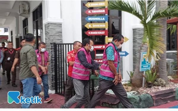 Thumbnail Berita - Ini Nama Pejabat PUPR Sampang dan Rekanan yang Ditahan Kejari Lantaran Korupsi Dana PEN