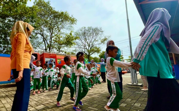 Thumbnail Berita - Belajar Siaga Bencana, Siswa-Siswi RA Muslimat NU Masyitoh 19 Tirto  Kunjungi BPBD Pekalongan