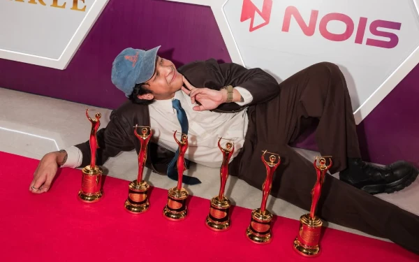 Thumbnail Berita - Hindia Borong Lima Piala AMI Awards 2025, Doves ’25 On Blank Canvas Jadi yang Terbaik!