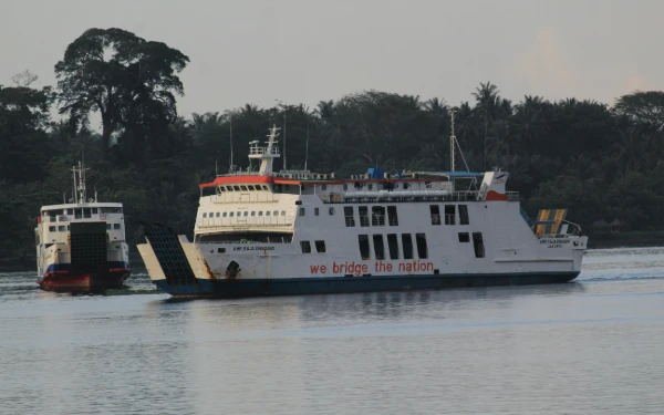 Thumbnail Berita - 267 Penumpang Diselamatkan Setelah Feri Korea Selatan Kandas di Terumbu Karang