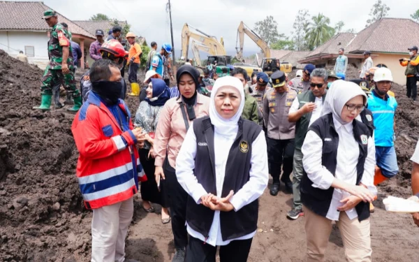 Thumbnail Berita - Gercep! Gubernur Khofifah Pimpin Penanganan Dampak Awan Panas Semeru