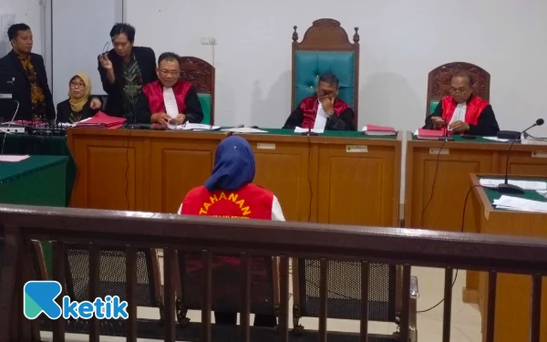 Thumbnail Berita - Rini Nekat Edarkan Sabu, Hakim PN Palembang Jatuhkan Vonis 6 Tahun Penjara